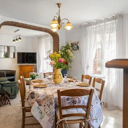 Holiday home Gite Gites De France - La Lamperierre *